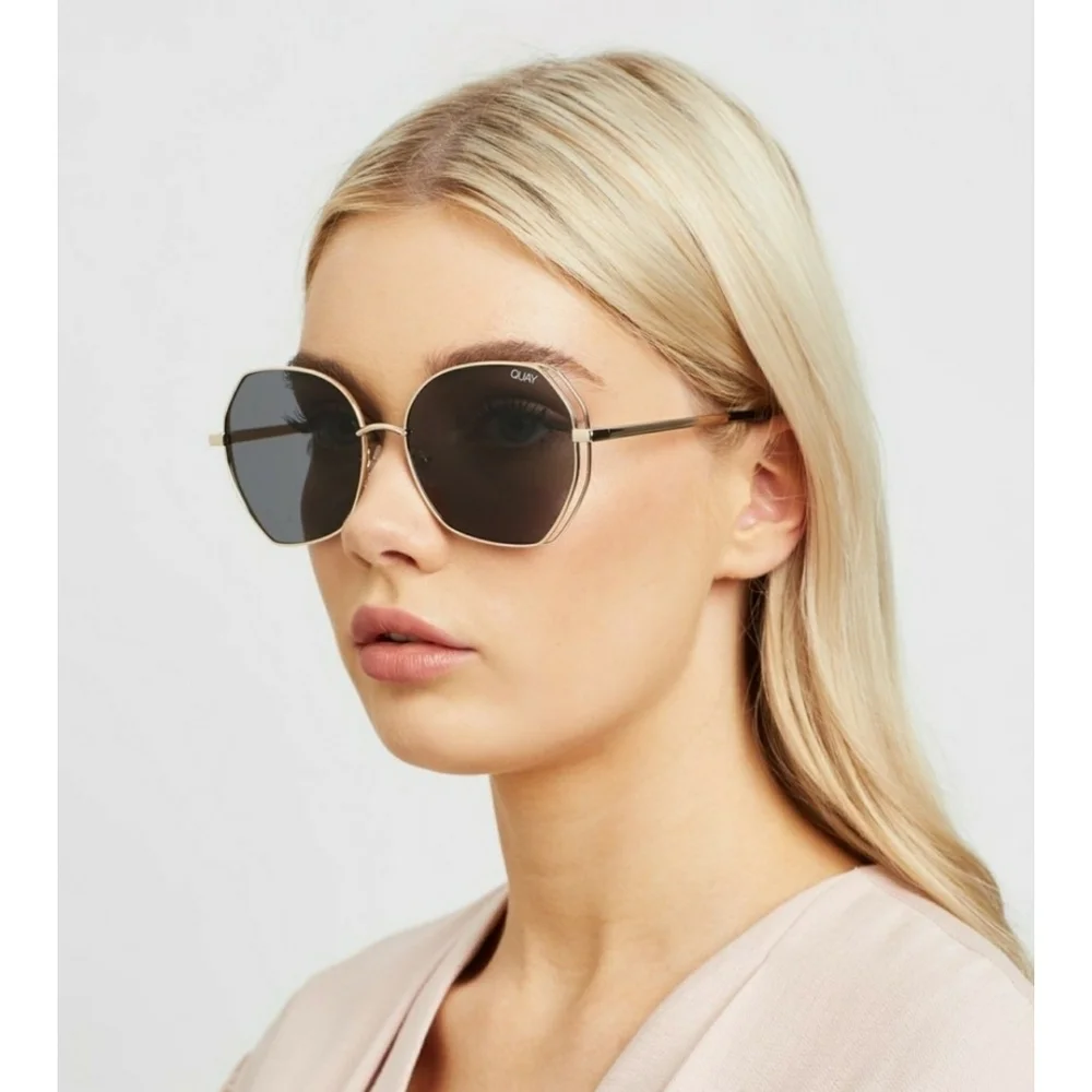 QUAY // ltd ed oversized retro-glam smoke lens gold frames